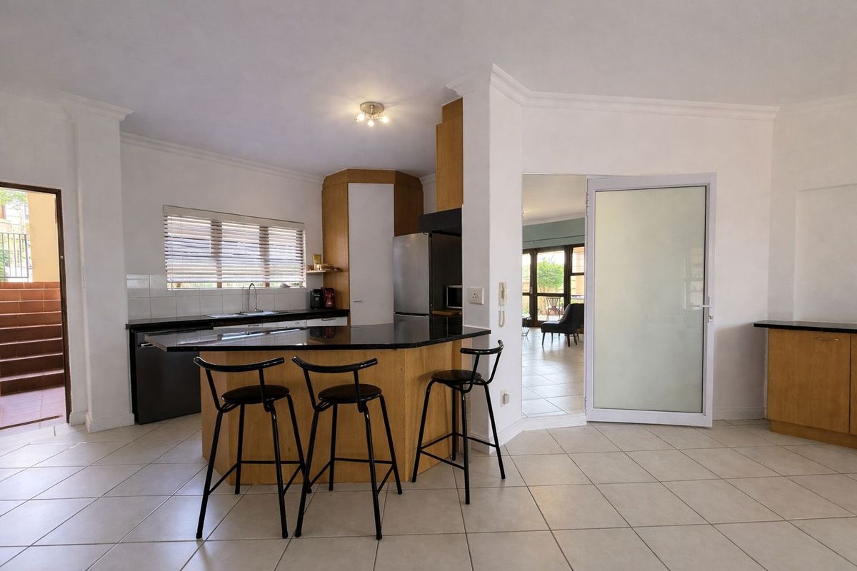 2 Bedroom 2 Bathroom Semi Furnished Garden Apartment - Photo 4