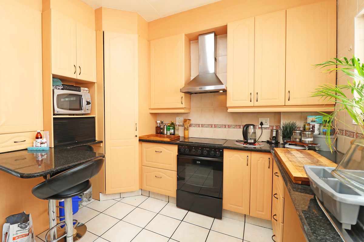 3 Bedroom Apartment for Sale in St Andrews - Photo 5