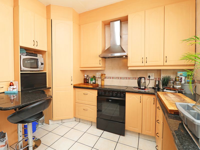 3 Bedroom Apartment for Sale in St Andrews - Photo 5