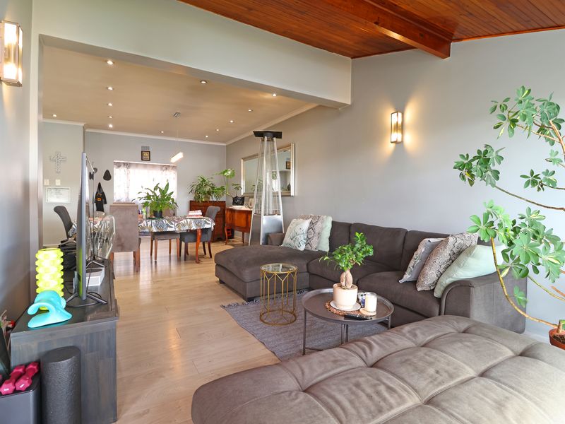 3 Bedroom Apartment for Sale in St Andrews - Photo 4