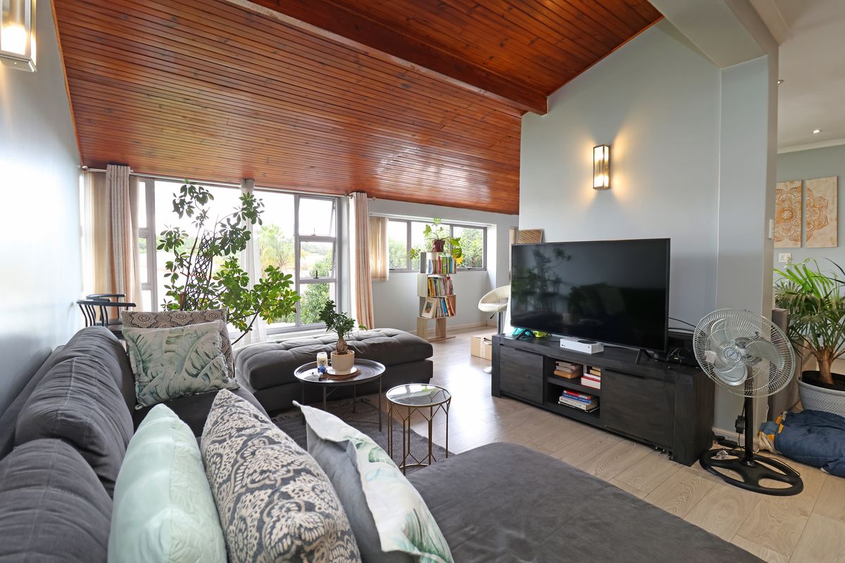 3 Bedroom Apartment for Sale in St Andrews - Photo 3