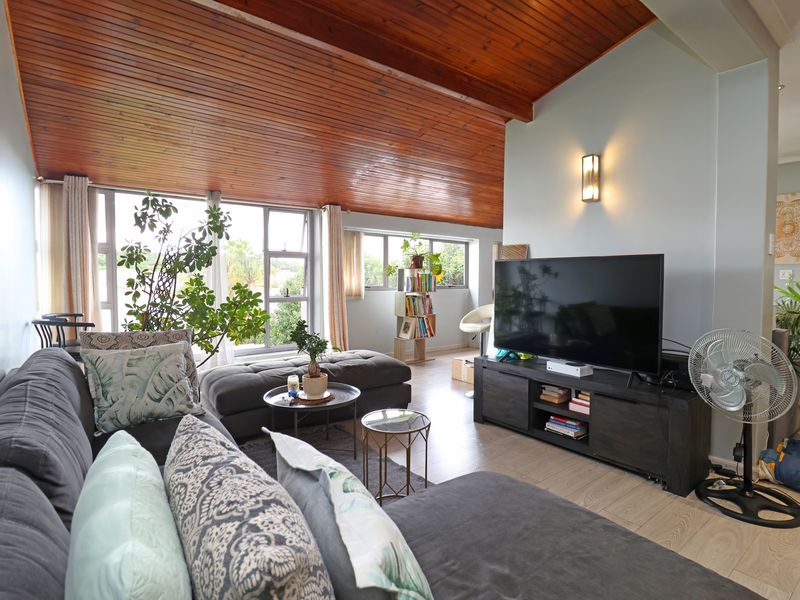 3 Bedroom Apartment for Sale in St Andrews - Photo 3