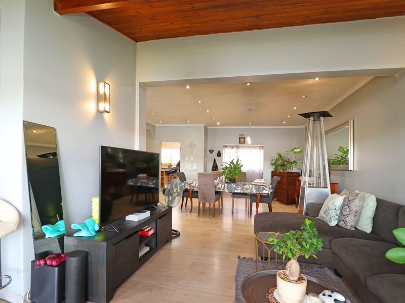 3 Bedroom Apartment for Sale in St Andrews - Photo 10