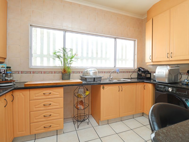 3 Bedroom Apartment for Sale in St Andrews - Photo 7