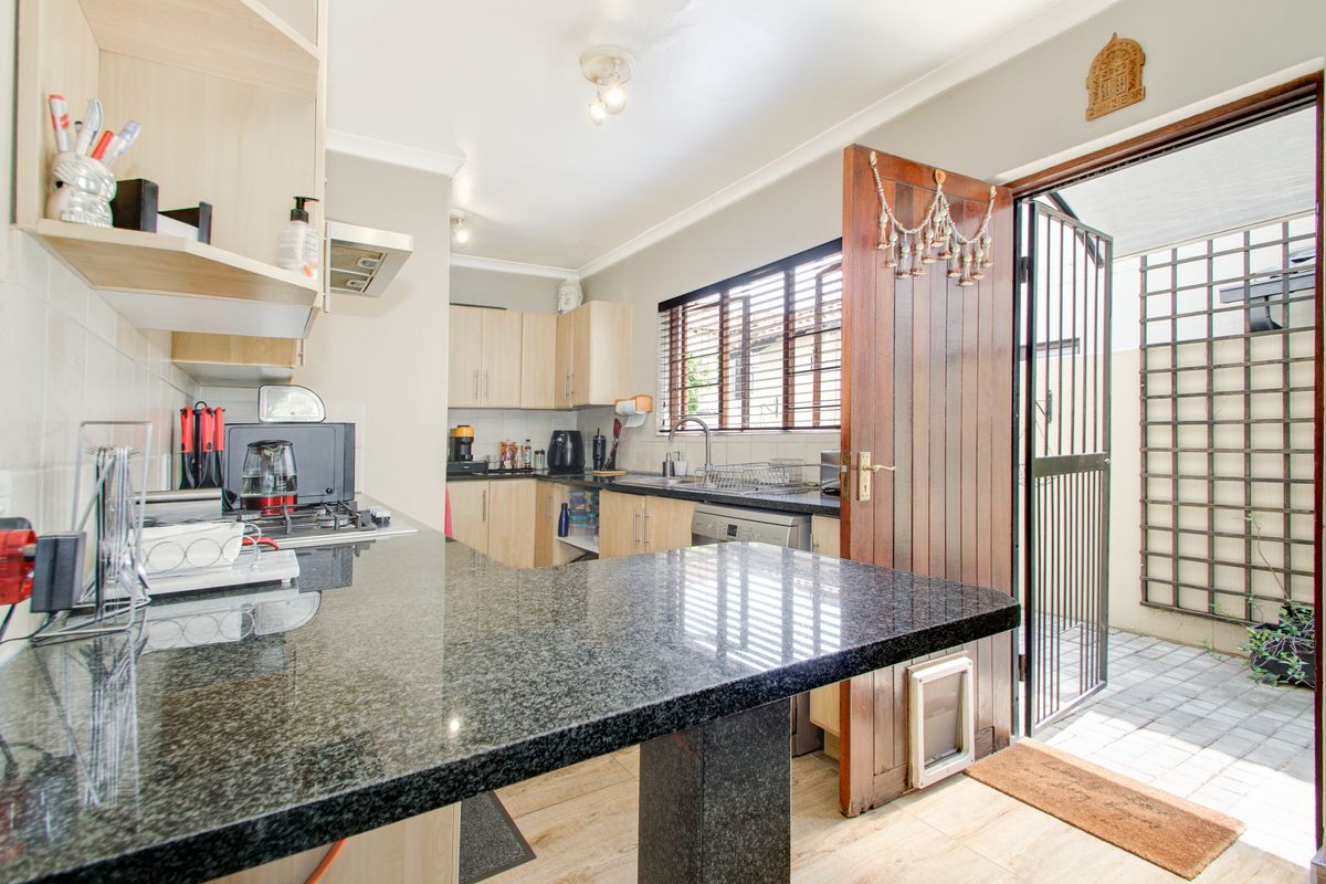 Beautiful 3 Bedroom Cluster - Photo 4