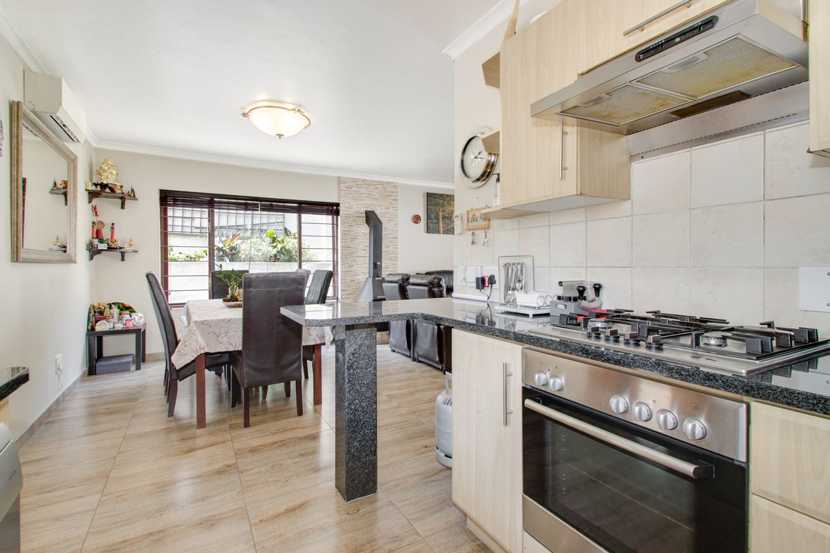 Beautiful 3 Bedroom Cluster - Photo 2