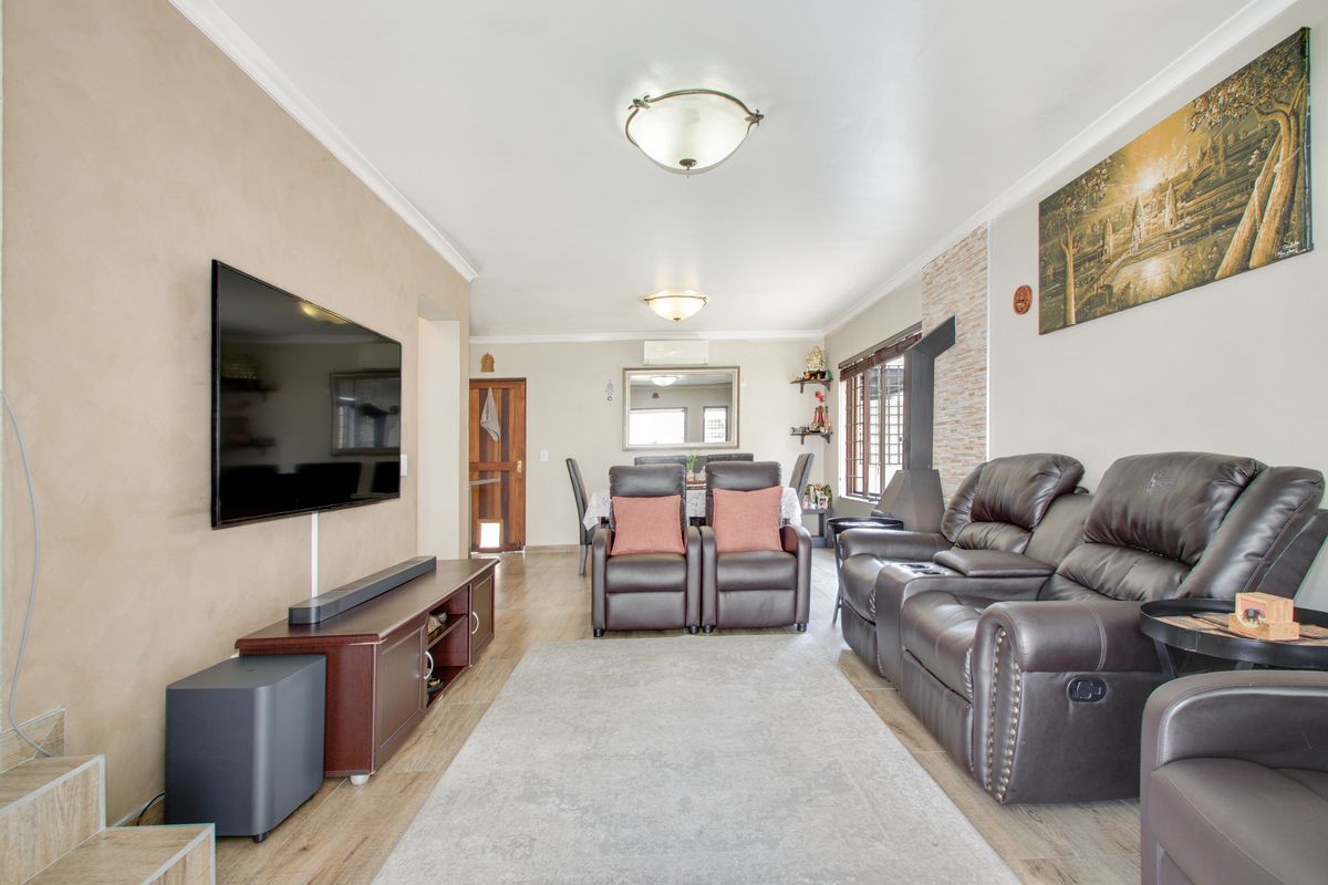 Beautiful 3 Bedroom Cluster - Photo 5