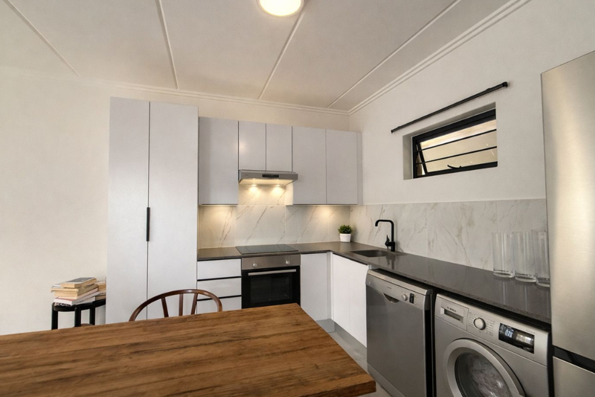 One Bedroom Modern Apartment - Photo 2