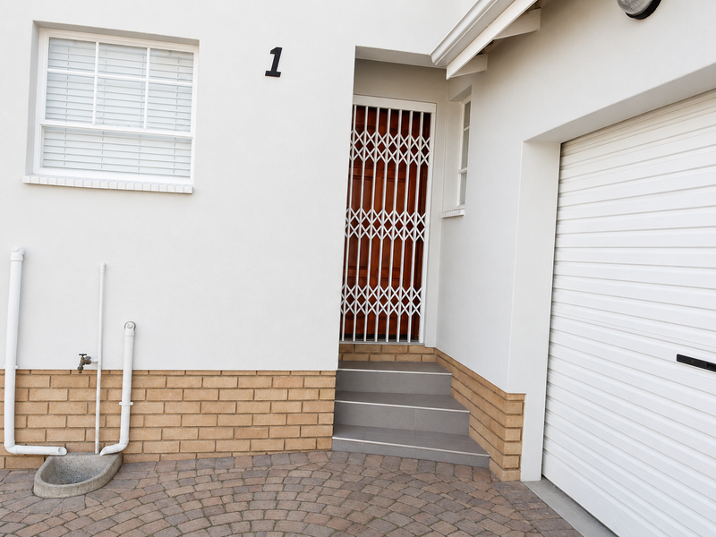 Modern 2-Bedroom Cluster in Secure Complex. - Photo 8