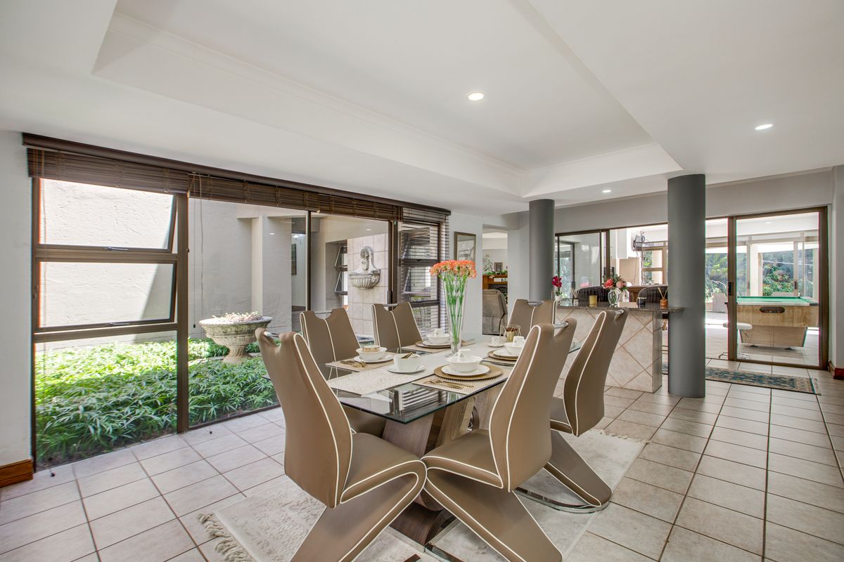 Magnificent Bryanston Family Home in Exclusive Boomed Enclosure - Photo 3