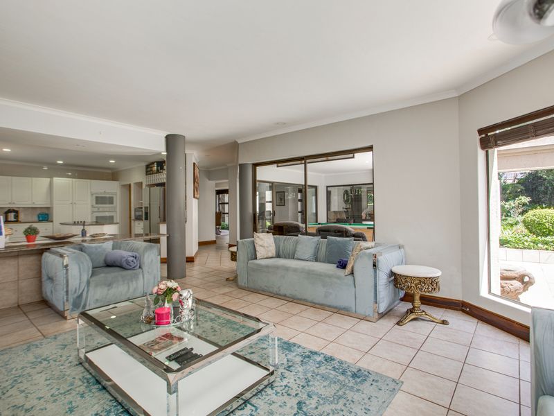 Magnificent Bryanston Family Home in Exclusive Boomed Enclosure - Photo 6