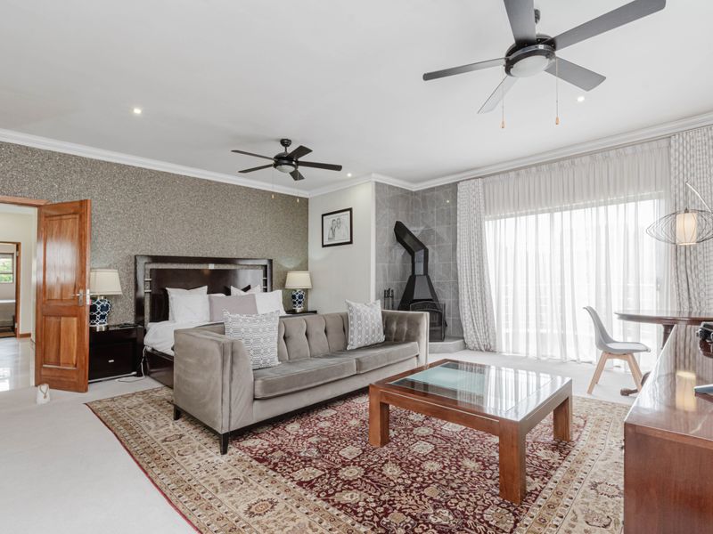 Spacious 4 Bedroom Bryanston Family Home - Photo 4