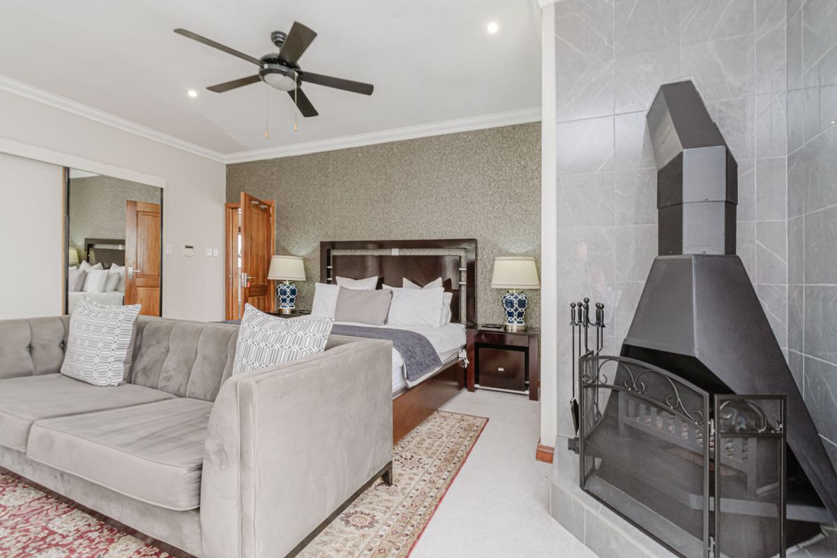 Spacious 4 Bedroom Bryanston Family Home - Photo 5