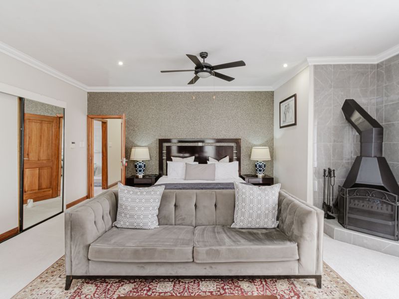 Spacious 4 Bedroom Bryanston Family Home - Photo 6