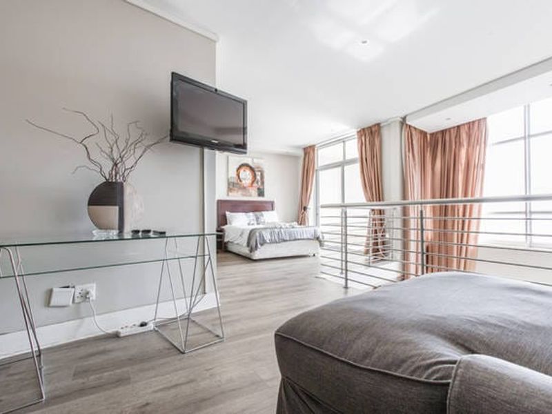 Double-Story Furnished Penthouse For Rent at Hydro Park, Sandown - Photo 6