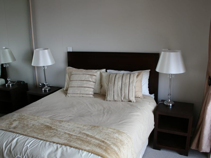 Double-Story Furnished Penthouse For Rent at Hydro Park, Sandown - Photo 9