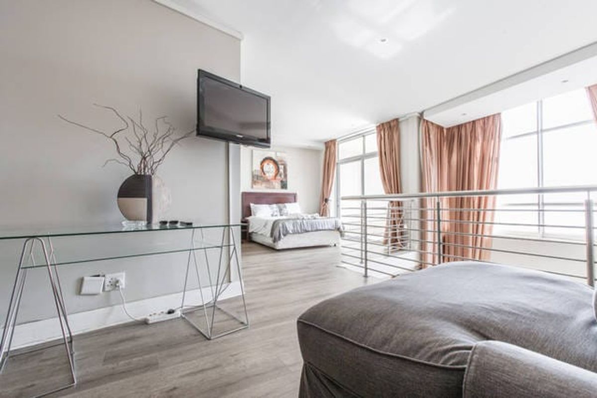 Double-Story Furnished Penthouse For Rent at Hydro Park, Sandown - Photo 5