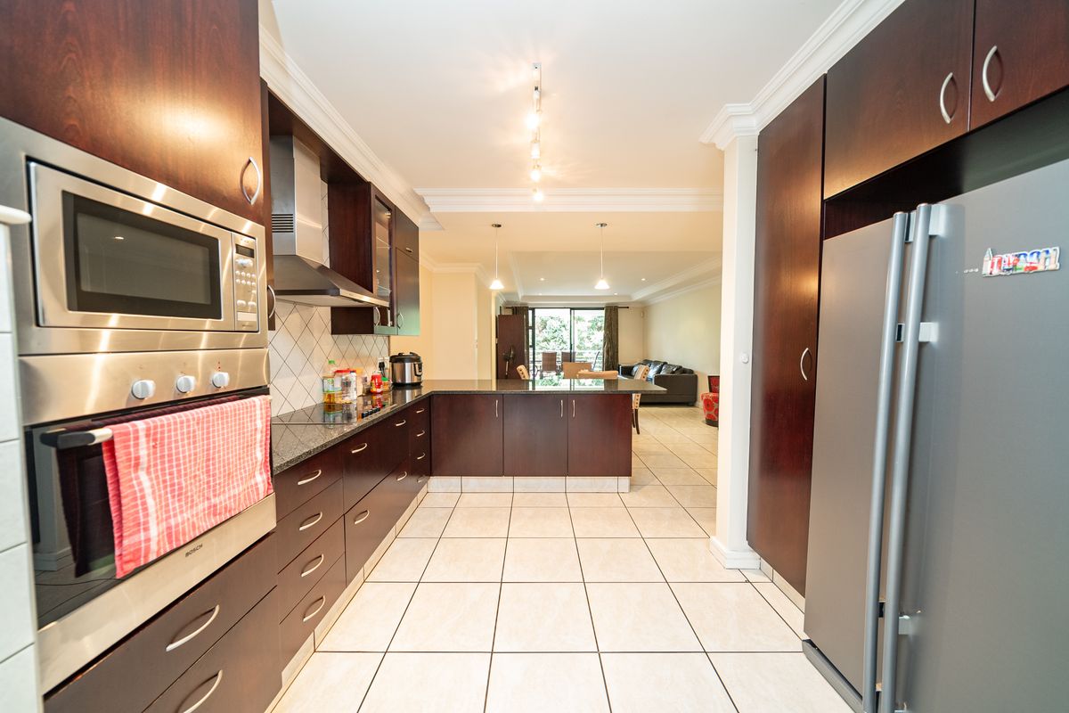 2 BED FURNISHED APARTMENT FOR SALE IN BEDFORDVIEW - Photo 2