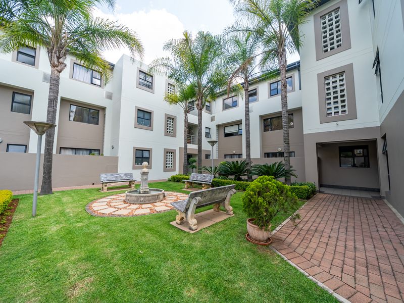 2 BED FURNISHED APARTMENT FOR SALE IN BEDFORDVIEW - Photo 1