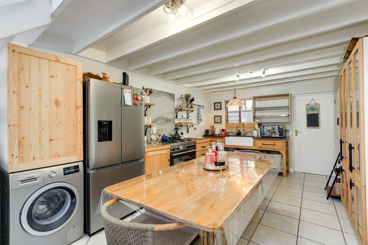 3 Bedroom 2 Bathroom Fully Furnished Lonehill Village Estate - Photo 3