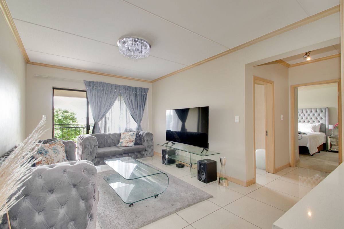 Modern 2-Bedroom Apartment with Beautiful Park Views - Photo 4