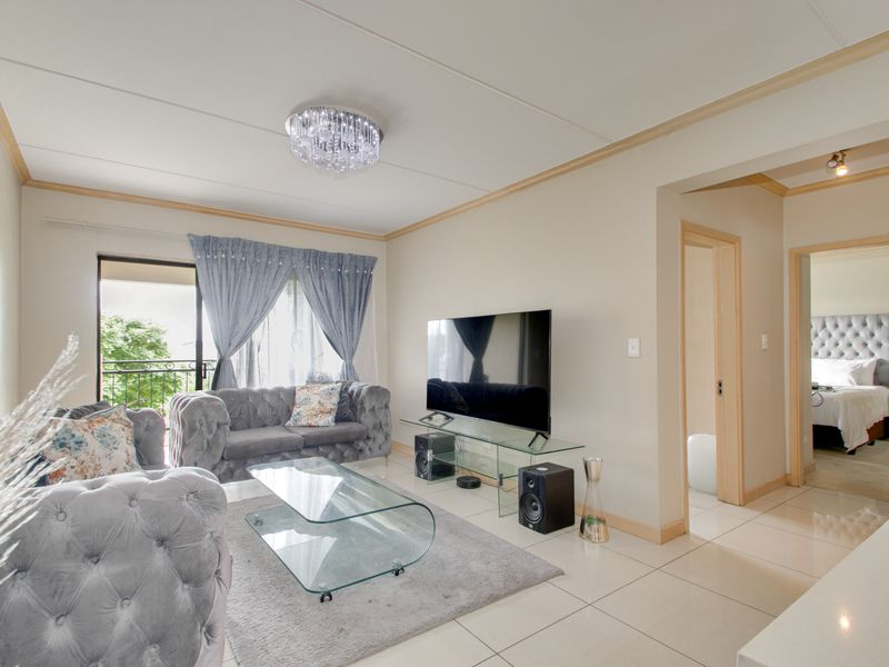 Modern 2-Bedroom Apartment with Beautiful Park Views - Photo 4