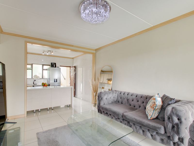 Modern 2-Bedroom Apartment with Beautiful Park Views - Photo 7