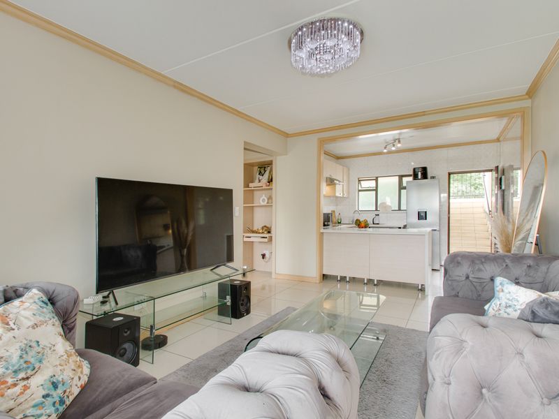 Modern 2-Bedroom Apartment with Beautiful Park Views - Photo 6