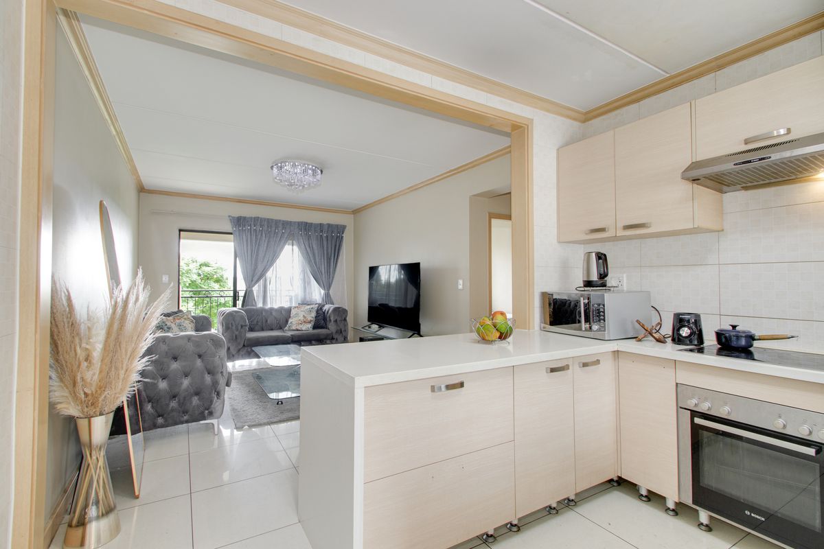 Modern 2-Bedroom Apartment with Beautiful Park Views - Photo 5