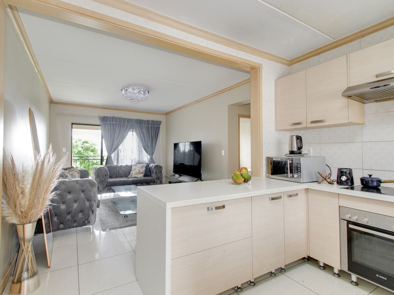 Modern 2-Bedroom Apartment with Beautiful Park Views - Photo 5