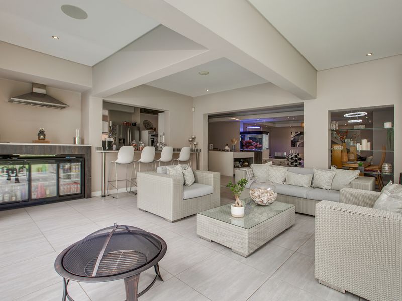 Luxurious Modern Living in the Heart of Bryanston East - Photo 3