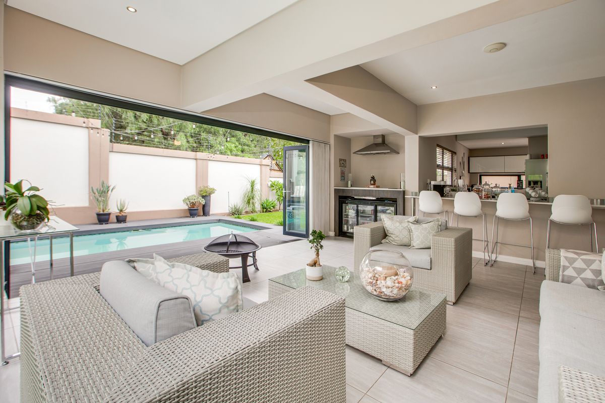 Luxurious Modern Living in the Heart of Bryanston East - Photo 2