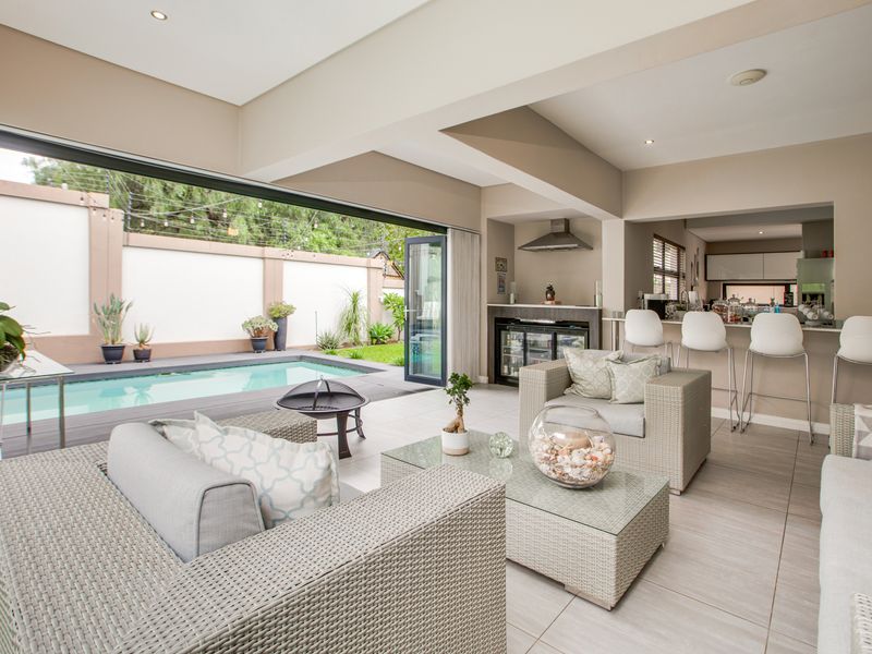 Luxurious Modern Living in the Heart of Bryanston East - Photo 2