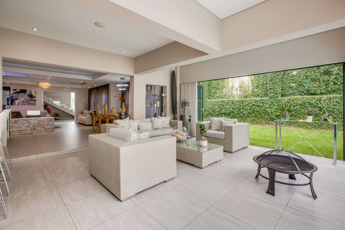 Luxurious Modern Living in the Heart of Bryanston East - Photo 5