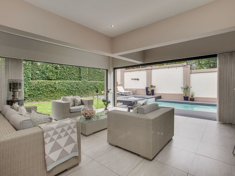 Luxurious Modern Living in the Heart of Bryanston East - Photo 4