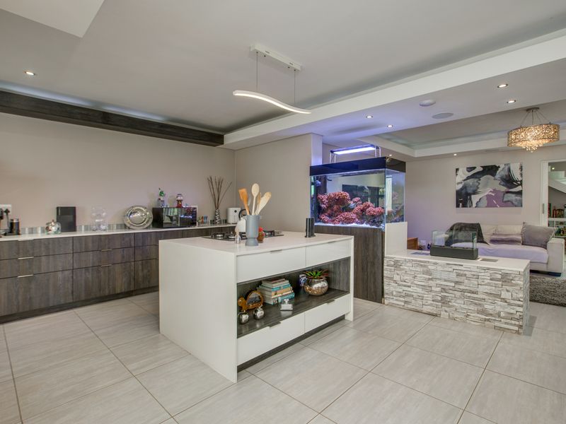 Luxurious Modern Living in the Heart of Bryanston East - Photo 10