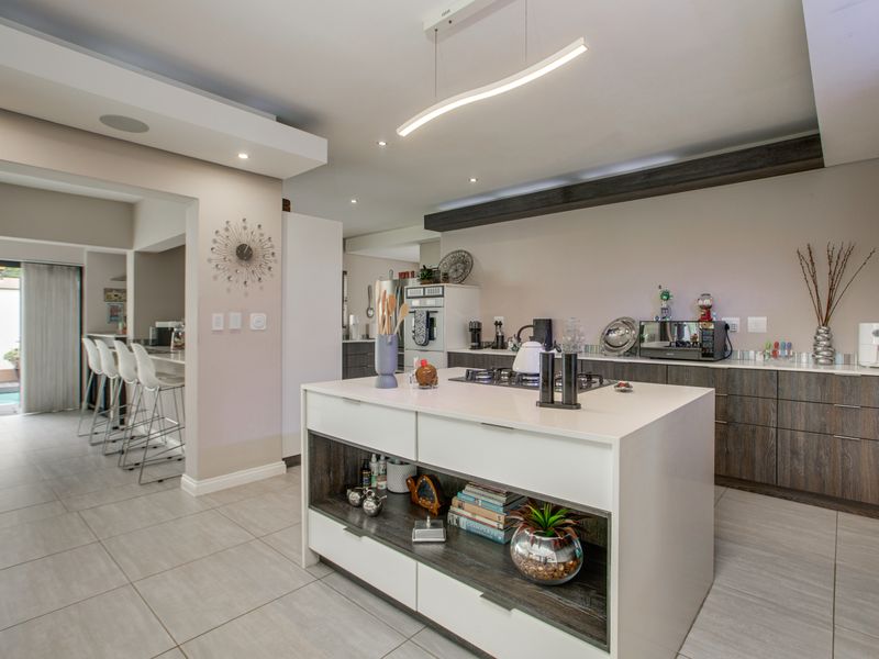 Luxurious Modern Living in the Heart of Bryanston East - Photo 9