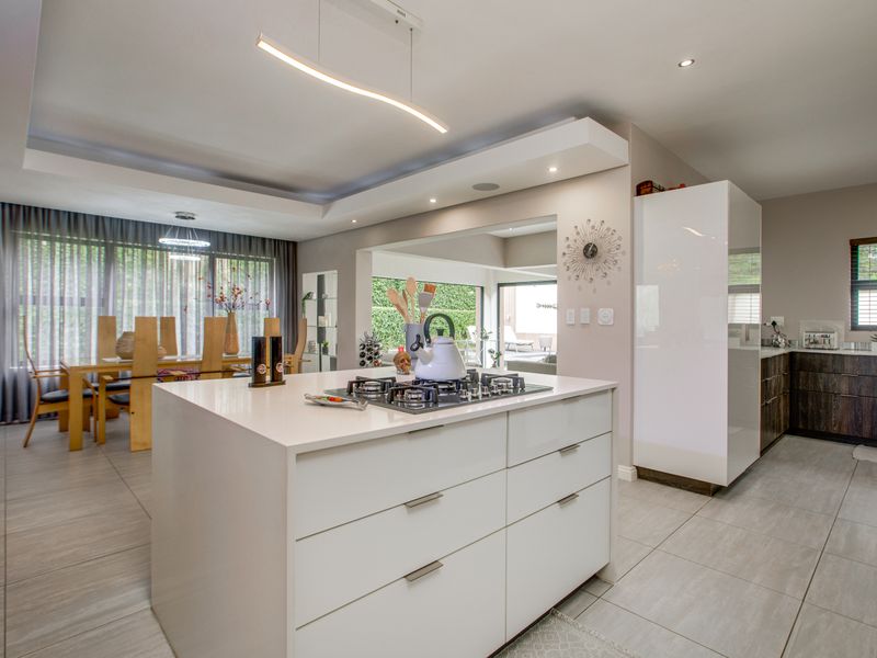 Luxurious Modern Living in the Heart of Bryanston East - Photo 8