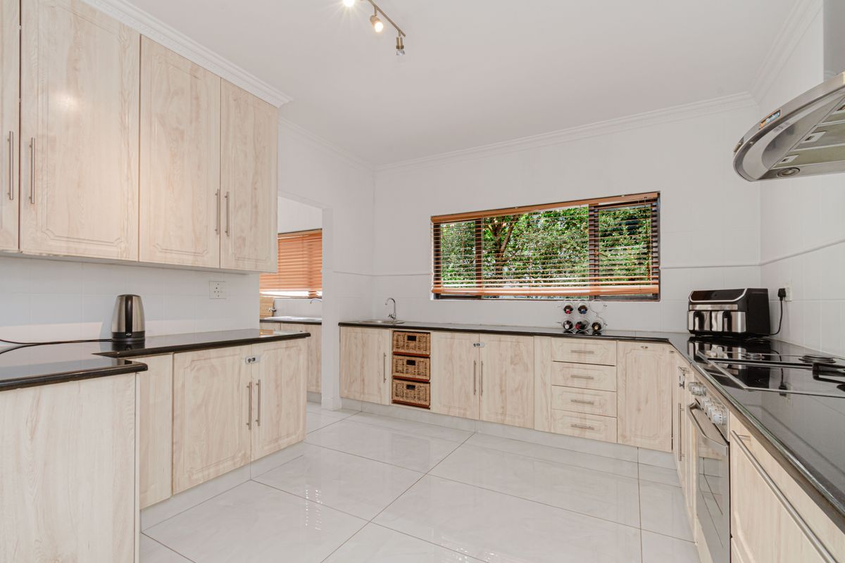 4 Bedroom Family Home in Fernbrook Estate - Photo 3