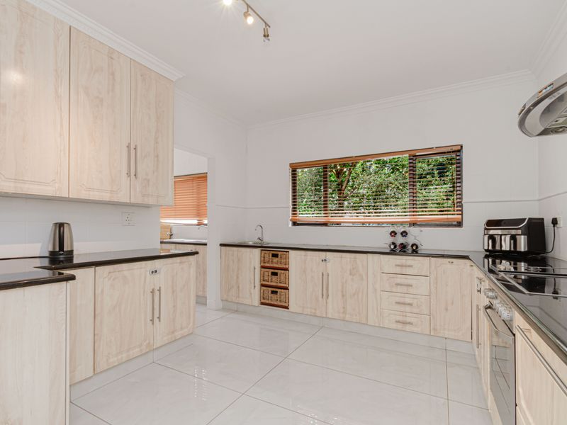 4 Bedroom Family Home in Fernbrook Estate - Photo 3