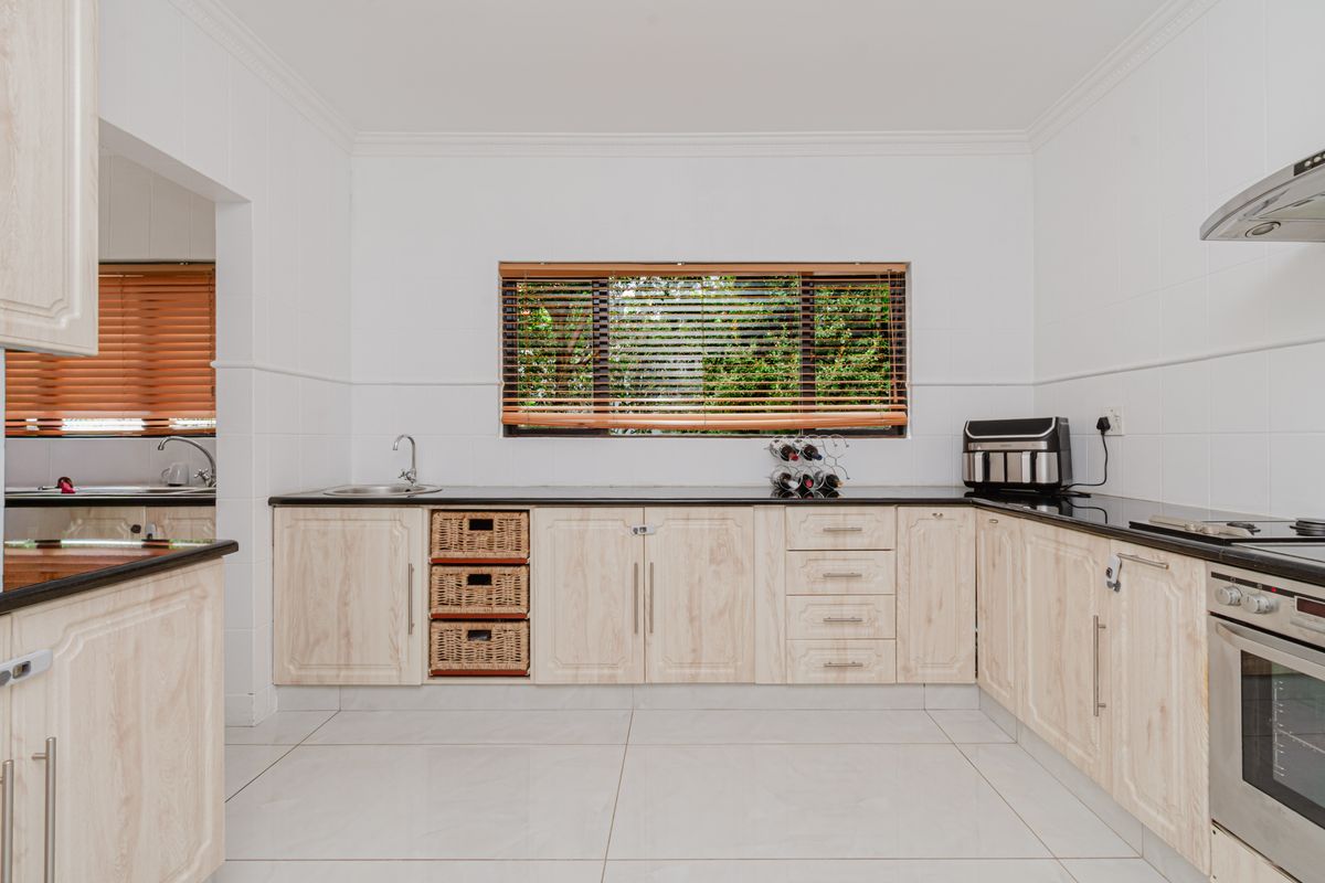 4 Bedroom Family Home in Fernbrook Estate - Photo 5