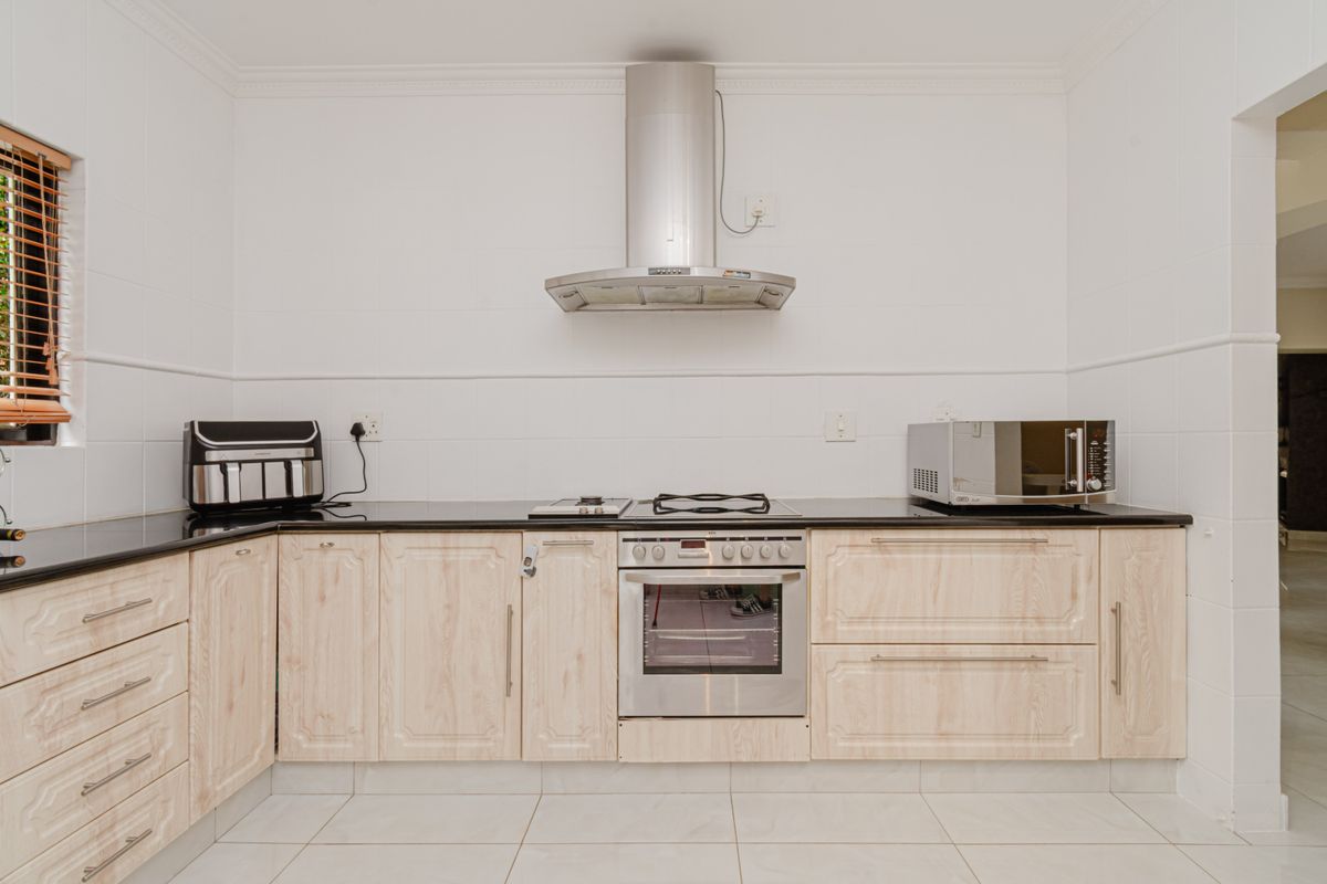 4 Bedroom Family Home in Fernbrook Estate - Photo 4