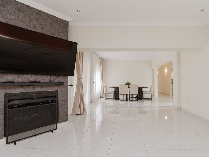 4 Bedroom Family Home in Fernbrook Estate - Photo 6