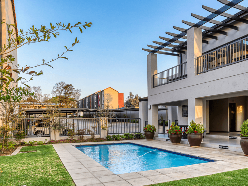 Ultra-Modern 2 Bed, 2 Bath Apartment to Rent in Key West Bryanston - Photo 9