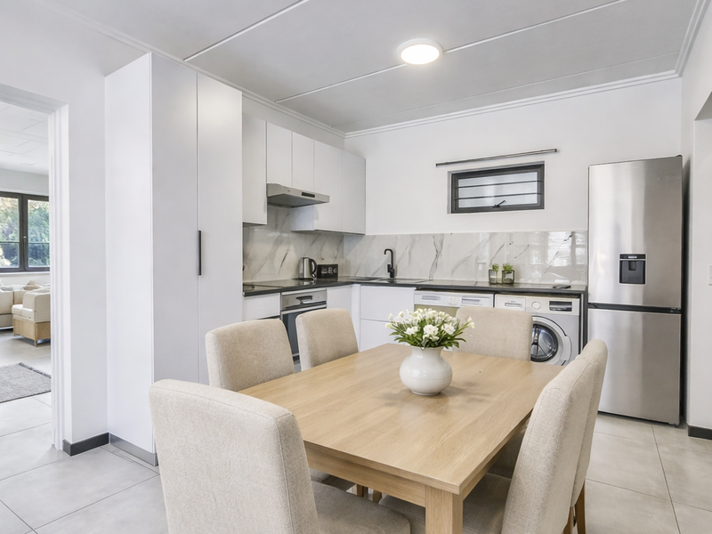 Ultra-Modern 2 Bed, 2 Bath Apartment to Rent in Key West Bryanston - Photo 3