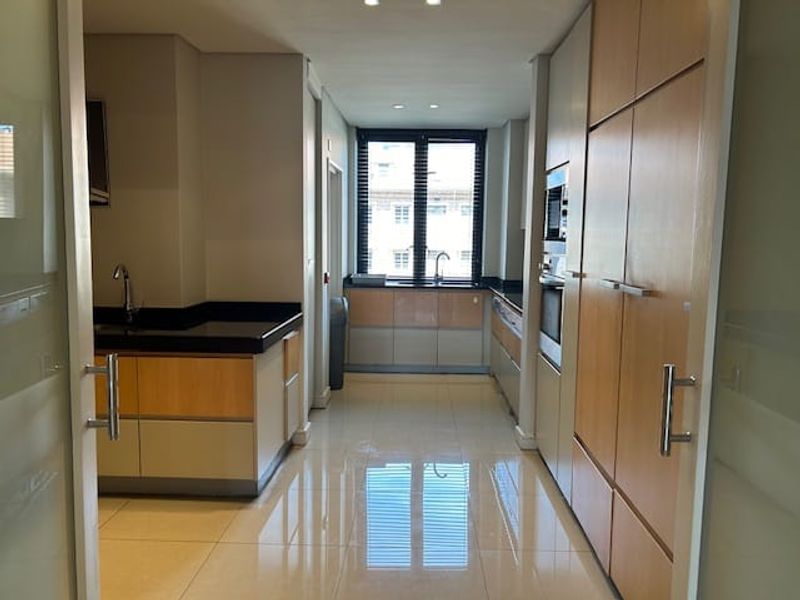 Luxury 2 Bedroom Apartment in The Emperor - Photo 8