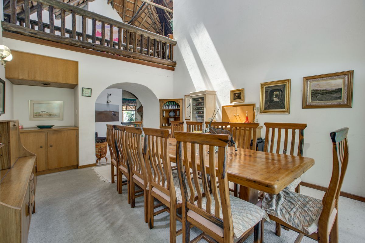 Private Bryanston Living on Exclusive Portman Road - Photo 4