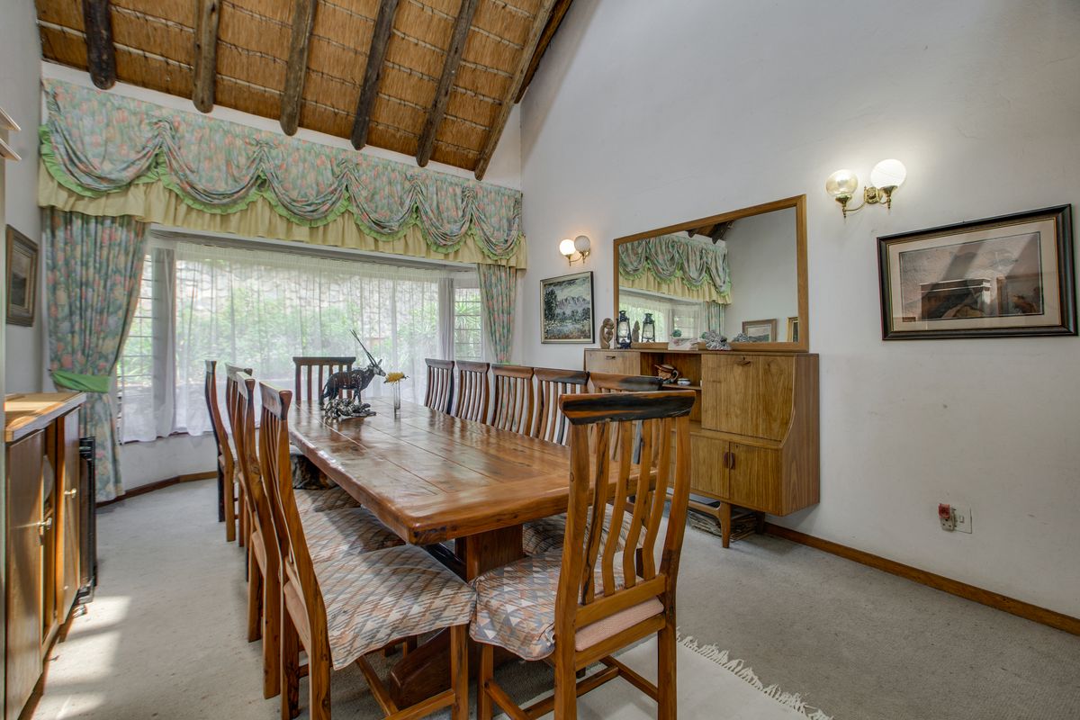 Private Bryanston Living on Exclusive Portman Road - Photo 5