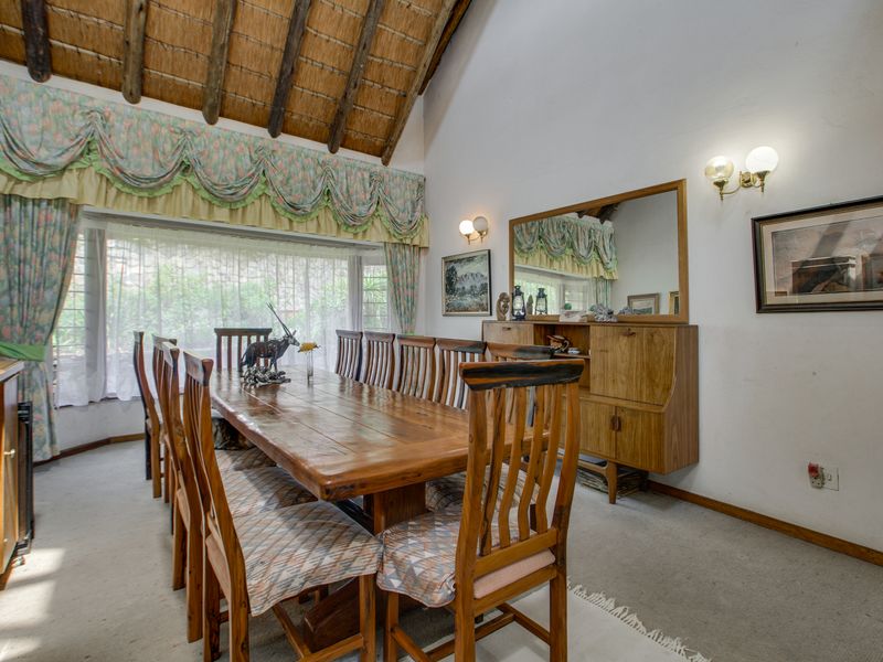 Private Bryanston Living on Exclusive Portman Road - Photo 5