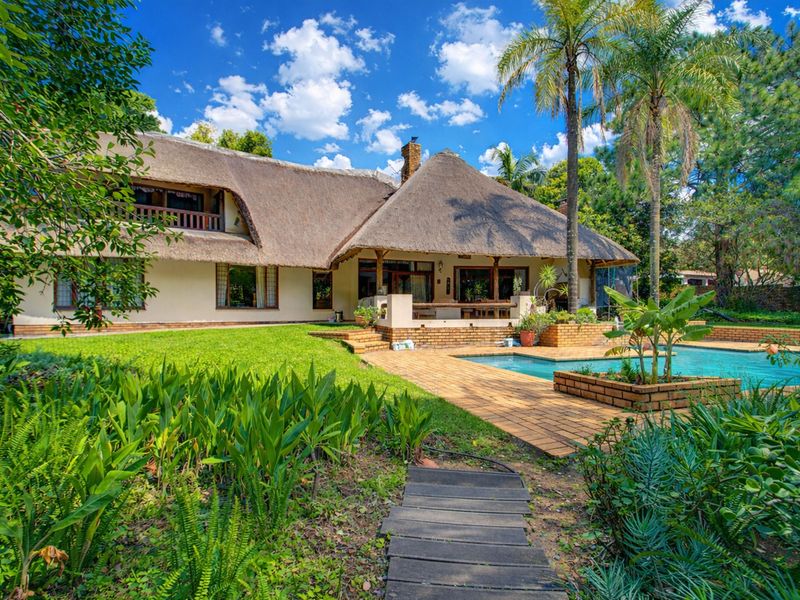 Private Bryanston Living on Exclusive Portman Road - Photo 2